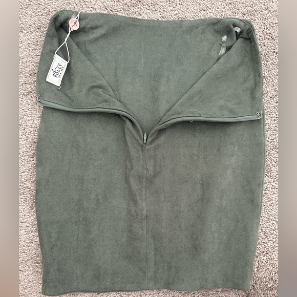 Oh Polly NEW suede mini skirt with matching bralette - Picture 3 of 7